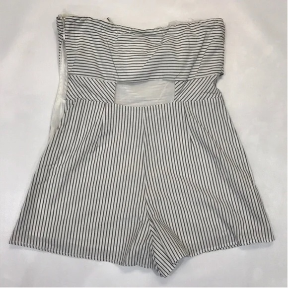 Do + Be Bow Striped Strapless Romper - Picture 4 of 5